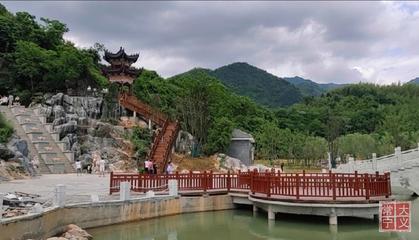 市領導檢查景區(qū)假期期間疫情防控工作